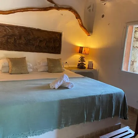 Domaine De Piscia Hotel 2*