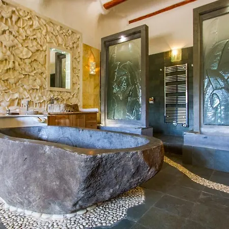 Domaine De Piscia 3*