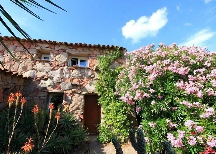 Domaine De Piscia 3* Figari (Corsica)